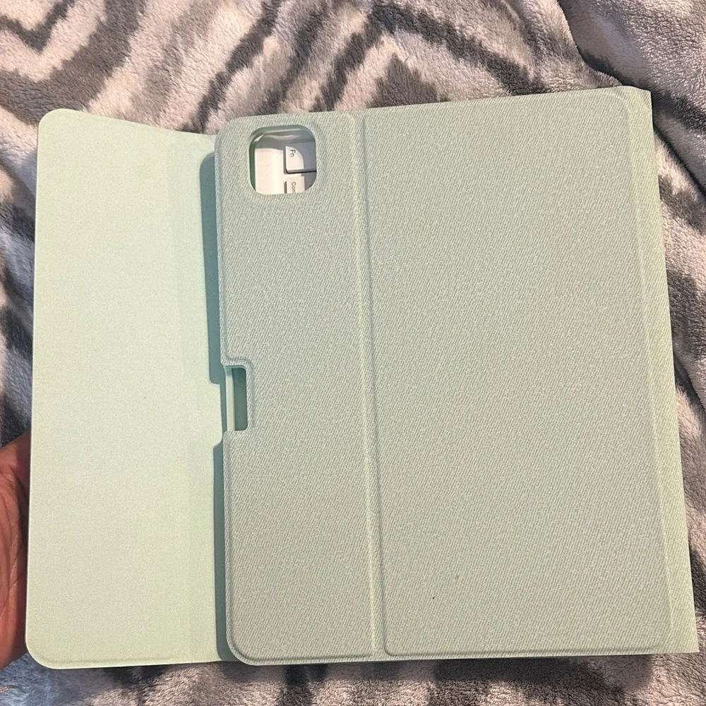 iPad Pro 2nd Gen Mint Green w/ Keyboard Case